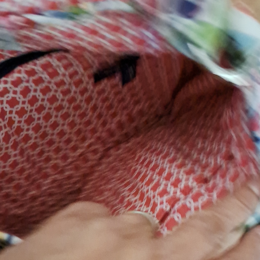 Vera Bradley Quilted Red and Pink Shoulder Bag 98% New - Picture 4 of 6